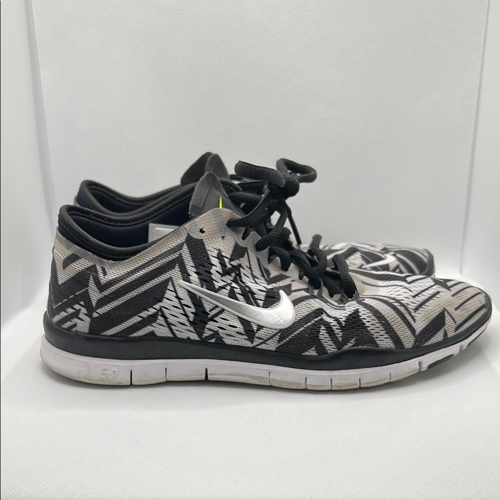 Nike Free 5.0 Women's Black and Gray Athletic Shoes